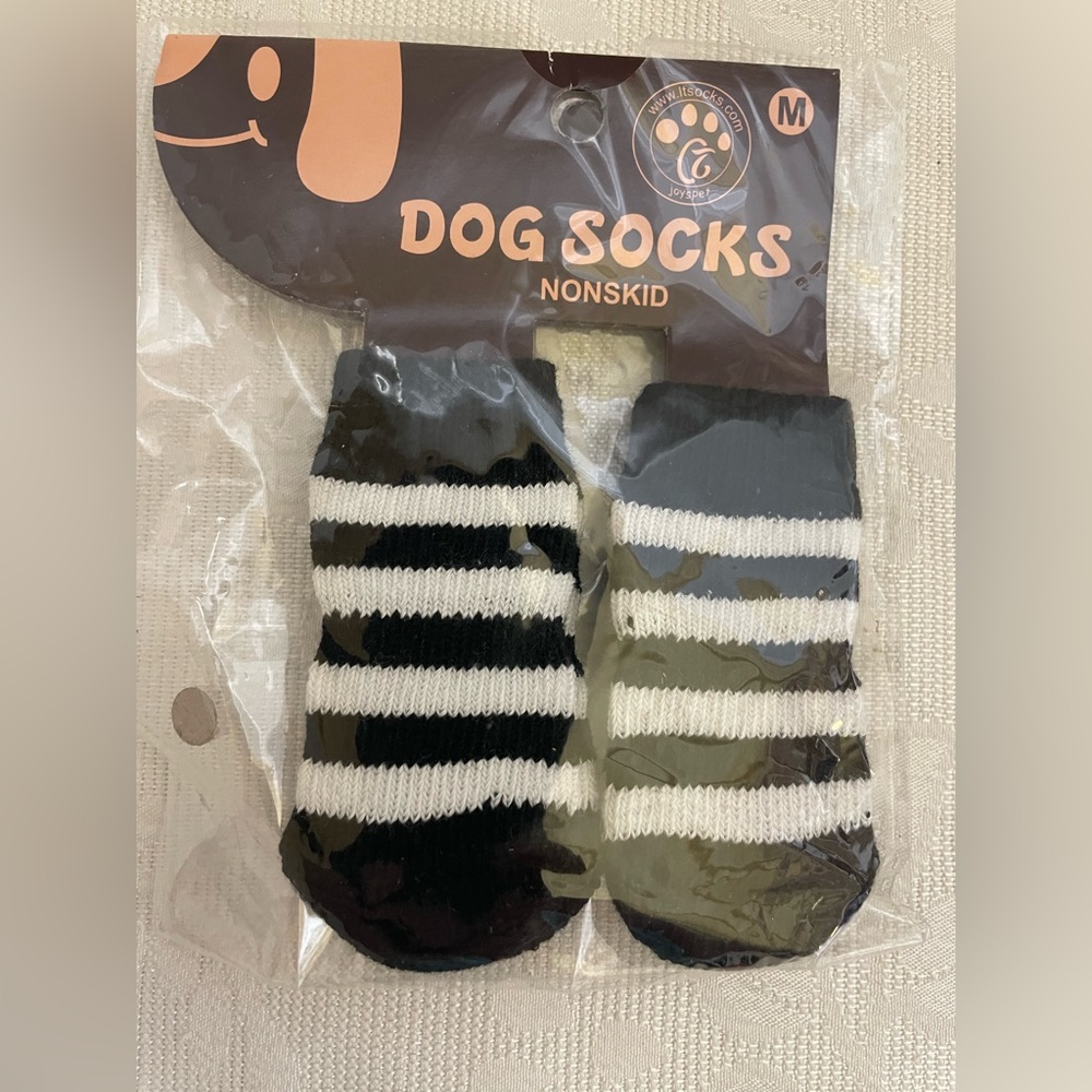 Dog socks size medium small breed yorkie terrier NEW 4 socks non slip